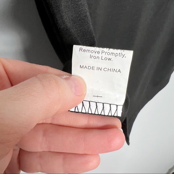 Leopard Pocket Black Basic Round Hem Short Sleeve Tee Shirt - Picture 9 of 9